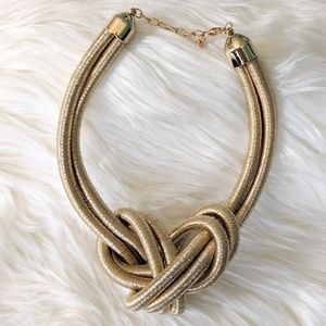 🛍️ 3/$12 Gold rope knot statement piece necklace